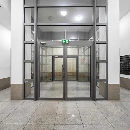 公寓 Wola - 8th Floor, Parking, Balcony - By Rentujemy