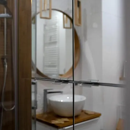 Apartamento Wola - 8th Floor, Parking, Balcony - By Rentujemy