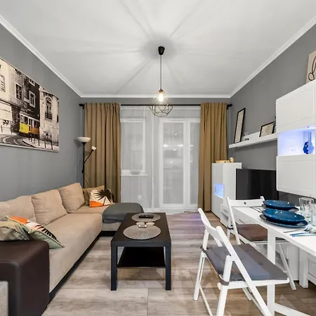 Apartment Wola - 8th Floor, Parking, Balcony - By Rentujemy *