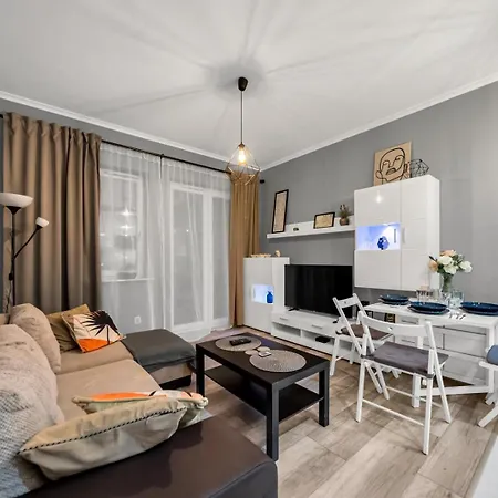 Apartamento Wola - 8th Floor, Parking, Balcony - By Rentujemy *