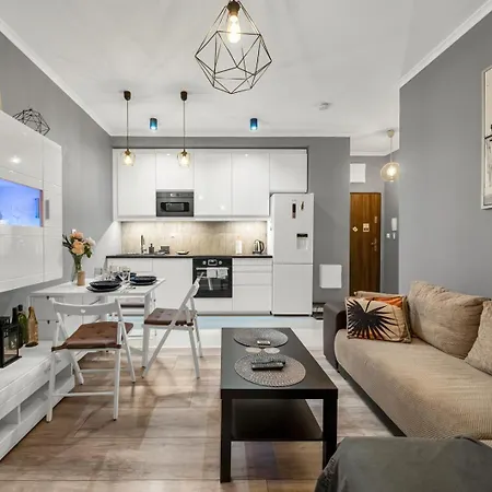 Appartement Wola - 8th Floor, Parking, Balcony - By Rentujemy